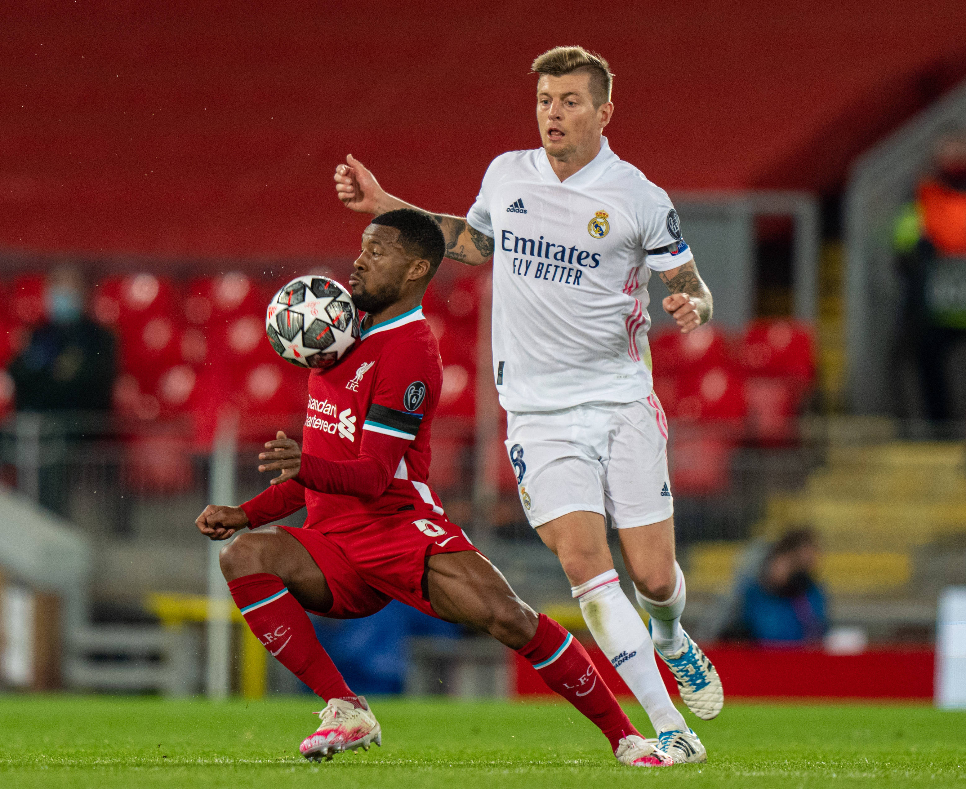 绿帽哥：利物浦高层与斯洛特今日开会，萨拉赫无缘下周欧冠名单（绿帽哥称：利物浦高层今与斯洛特会谈，萨拉赫不进下周欧冠大名单）