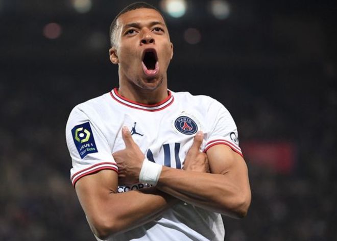 曼联4-1击败狼队，升至英超第六；米兰3-2战胜都灵，登顶积分榜。