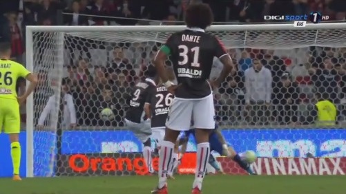 男篮传奇得分后卫曾对科比砍20分，800度近视神准投篮（800度近视也挡不住准星：这位男篮传奇分卫曾在科比面前砍下20分）