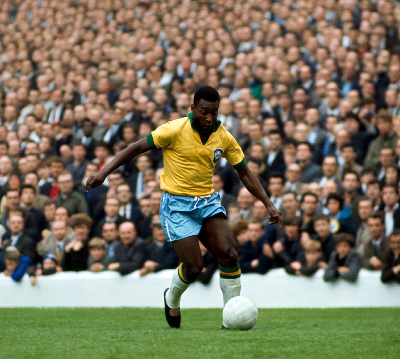 推出多种组合票，E看台全新亮相，2026年F1中国大奖赛12月11日开票（2026年F1中国大奖赛12月11日开售：E看台焕新登场，多款组合票同步上线）