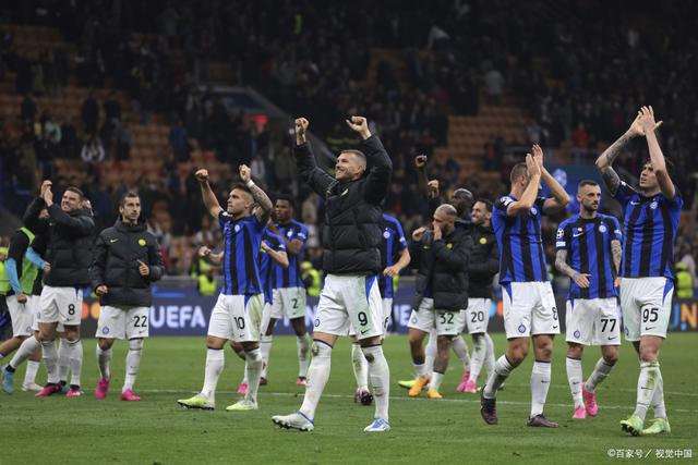 TA：因现代足球重视边路与攻防转换，菱形中场阵型已几乎绝迹（TA：现代足球强调边路与攻防转换，菱形中场已几乎消失）