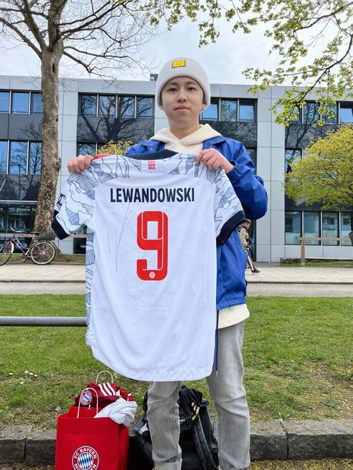 国米10人出战国际比赛日合计出场1083分钟，米兰11人979分钟（国际比赛日：国米10将合计出场1083分钟，米兰11将共计979分钟）