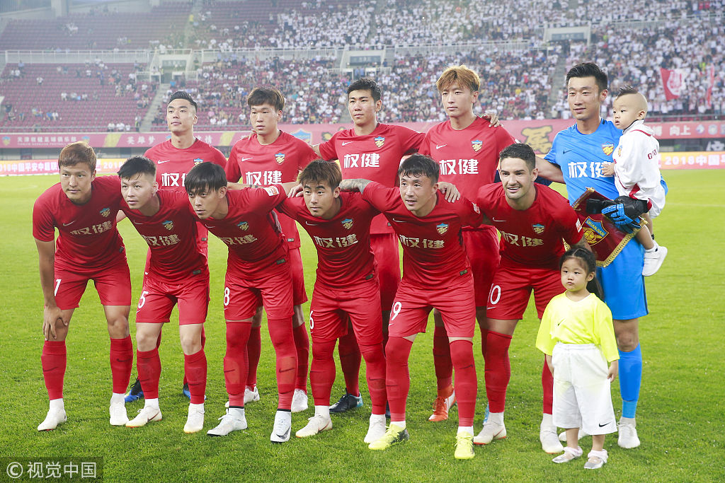 补时阶段两黄变一红，皇马后卫卡雷拉斯职业生涯首次被罚下（补时两黄累积成红牌，皇马后卫卡雷拉斯生涯首度被逐）