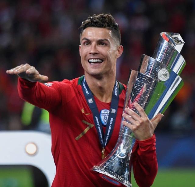 足球曝英超多队将出售核心以平衡财政（曝英超多队拟出售核心球员以缓解财务压力）