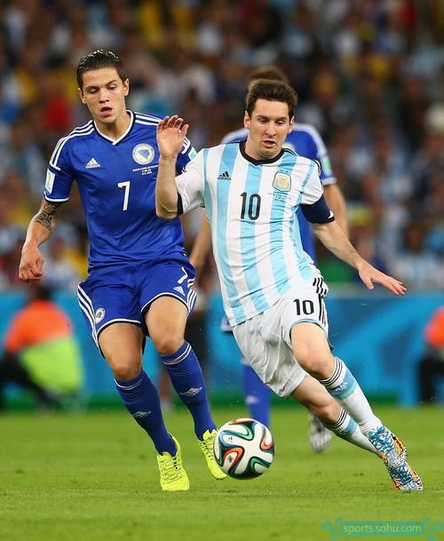 于根伟：对阵中超前五中的四支球队抢到12分，我觉得比较满意（于根伟：从中超前五的四队身上拿下12分，我较为满意）